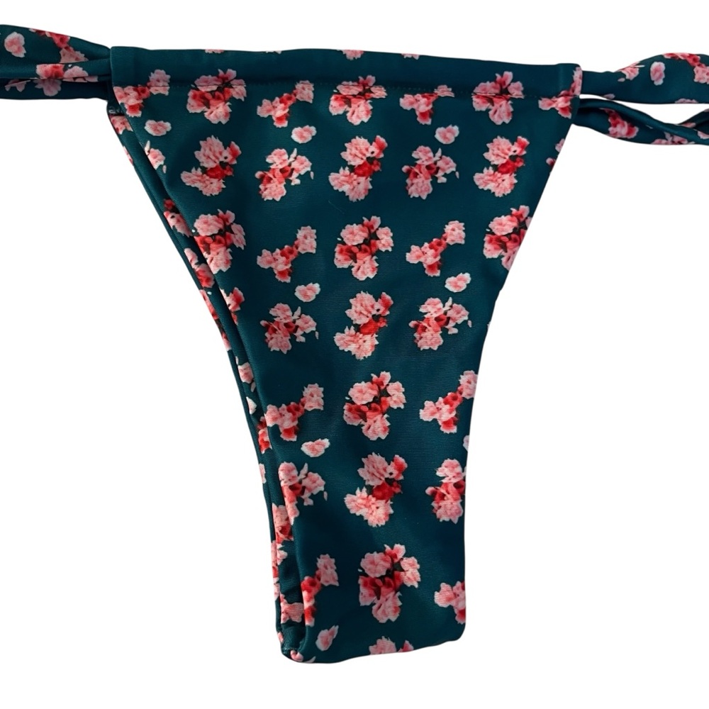 Strawberry Milk Mob Gecko Top And Bottom 2-Piece Floral Bikini — XS And S - Picture 13 of 16